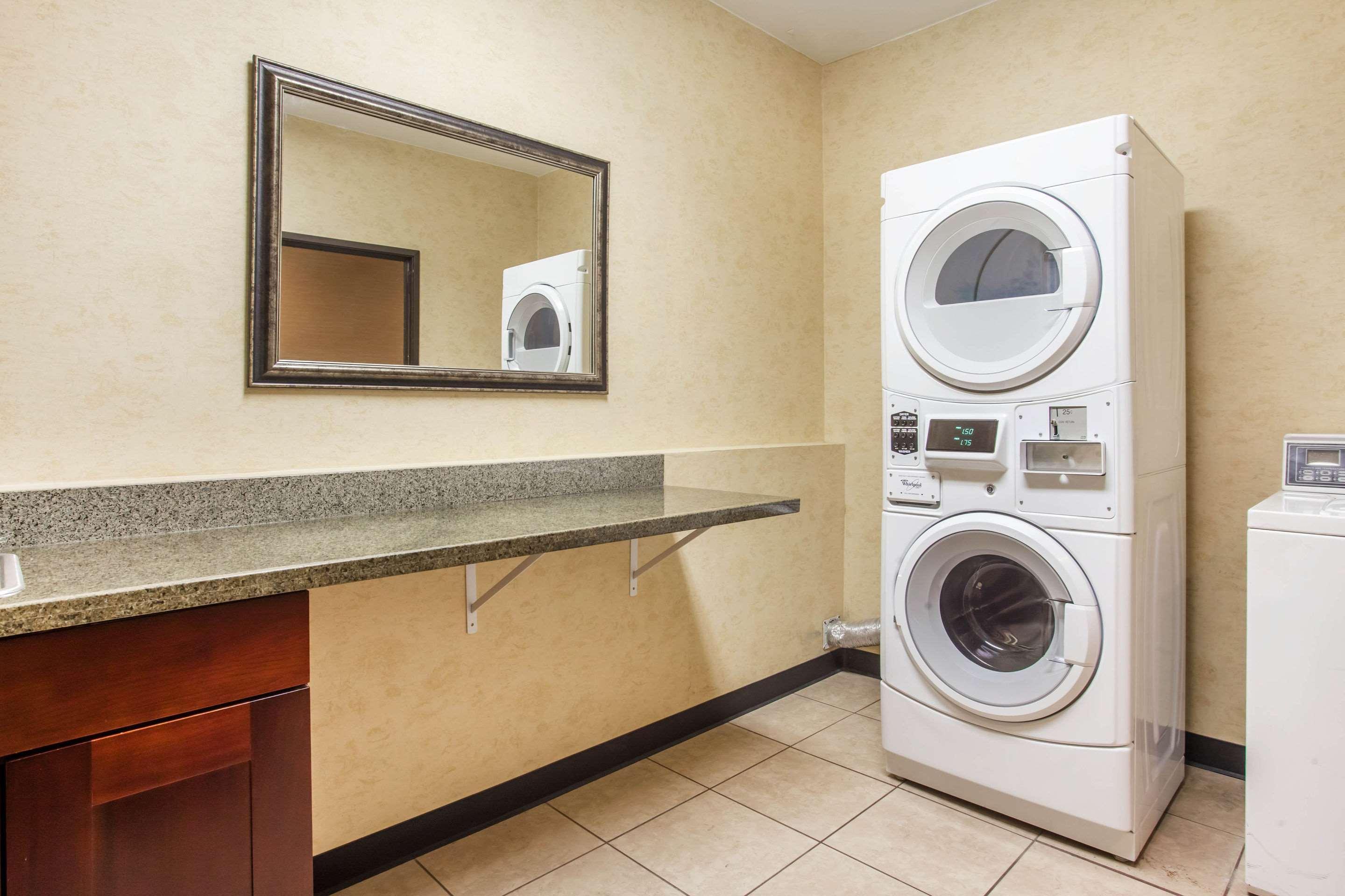 Comfort Suites Near Vancouver Mall Dış mekan fotoğraf