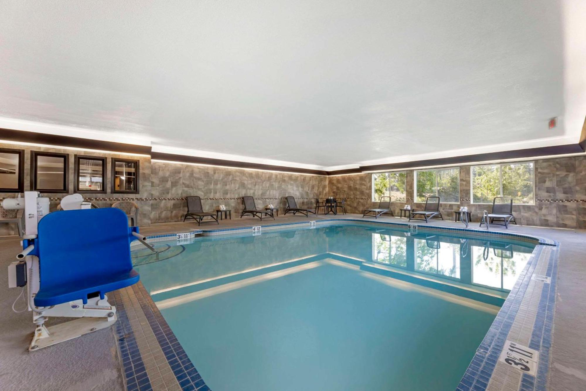 Comfort Suites Near Vancouver Mall Dış mekan fotoğraf