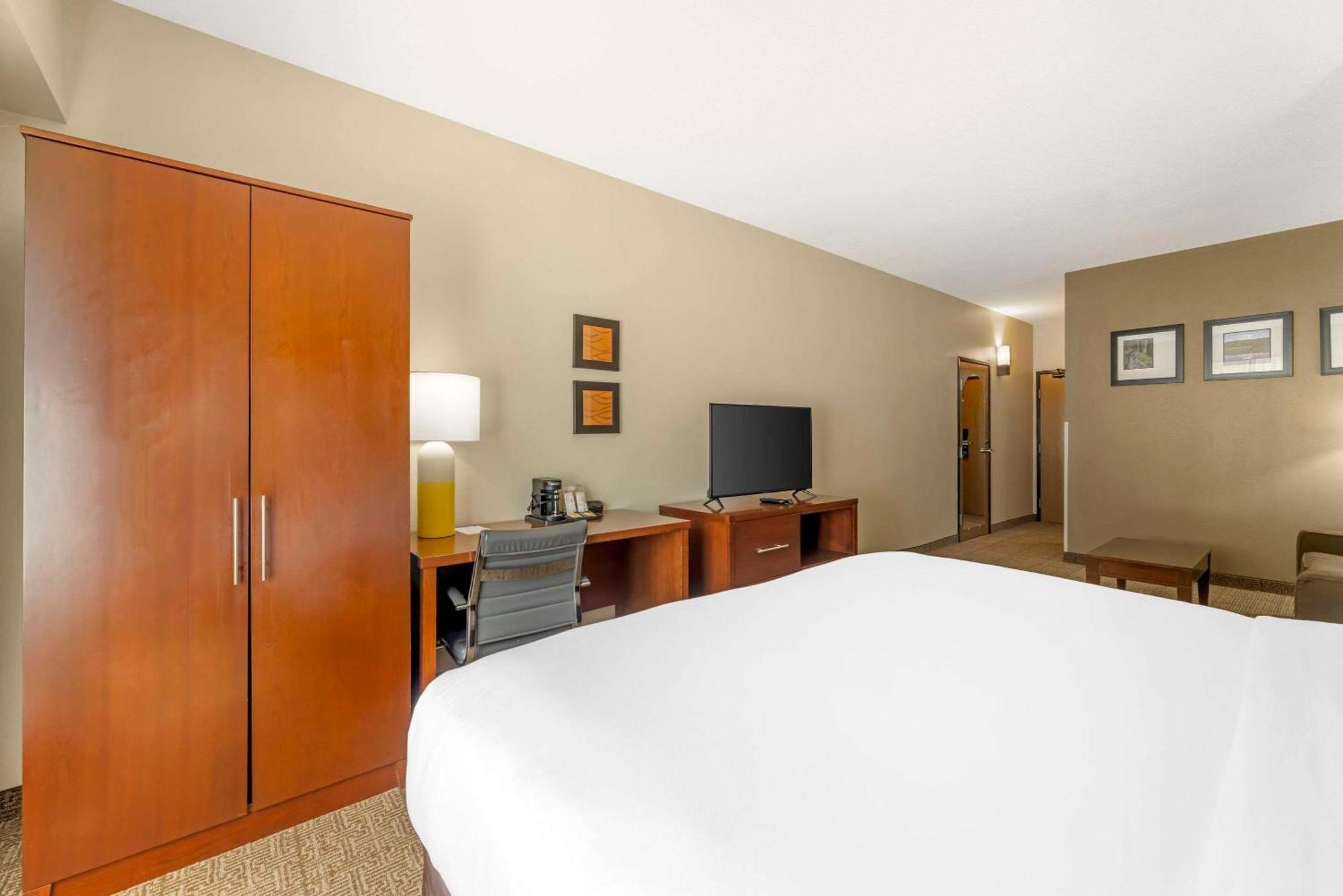 Comfort Suites Near Vancouver Mall Dış mekan fotoğraf