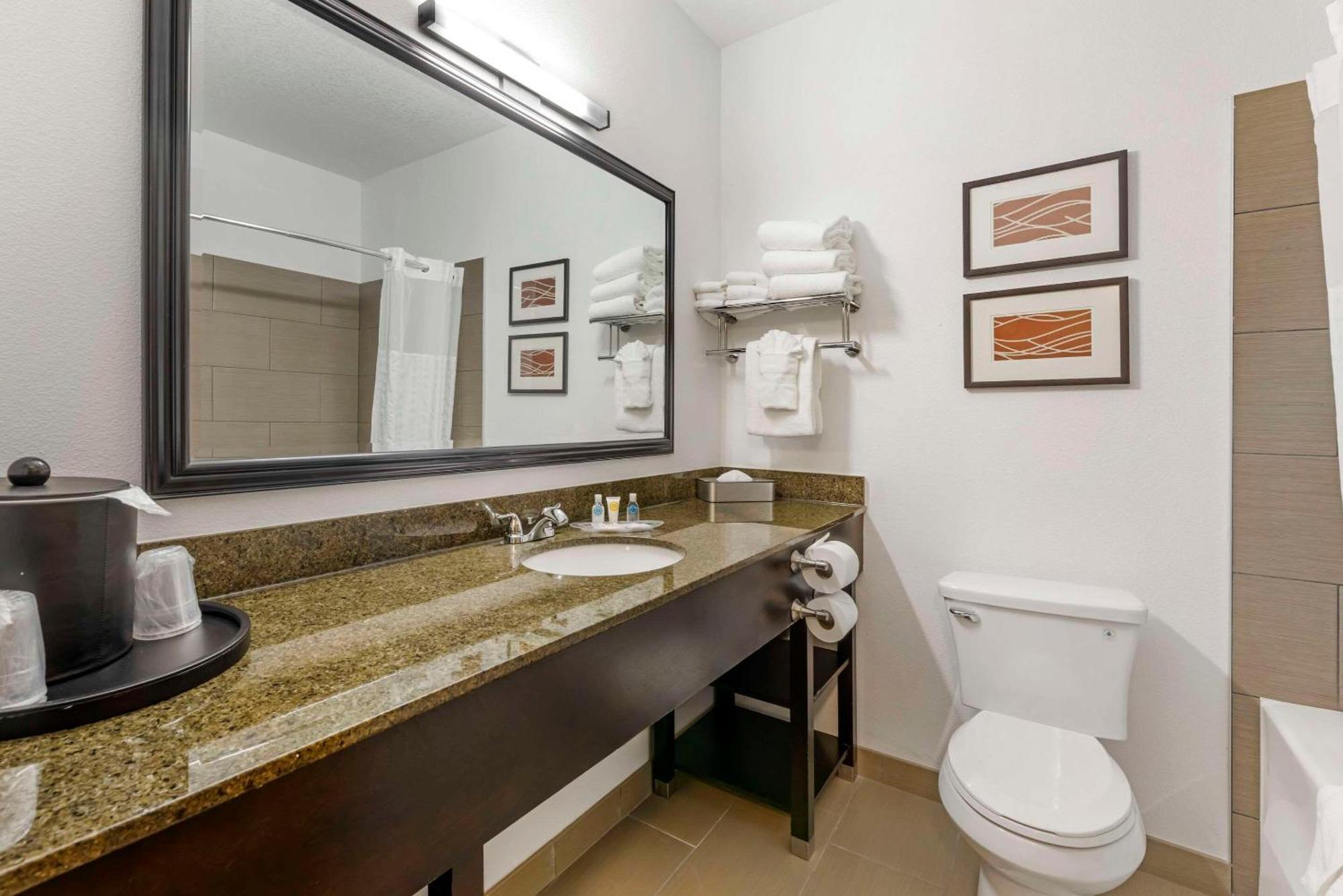 Comfort Suites Near Vancouver Mall Dış mekan fotoğraf