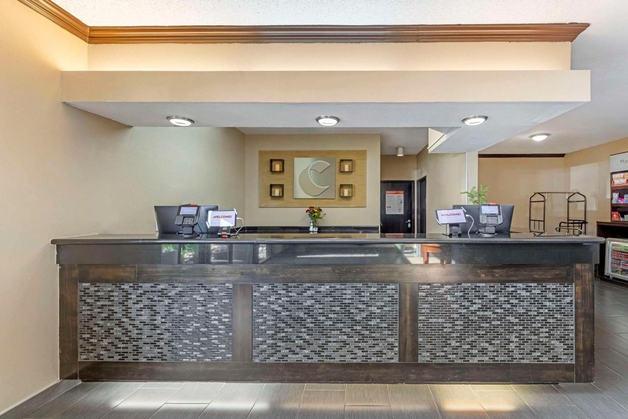 Comfort Suites Near Vancouver Mall Dış mekan fotoğraf