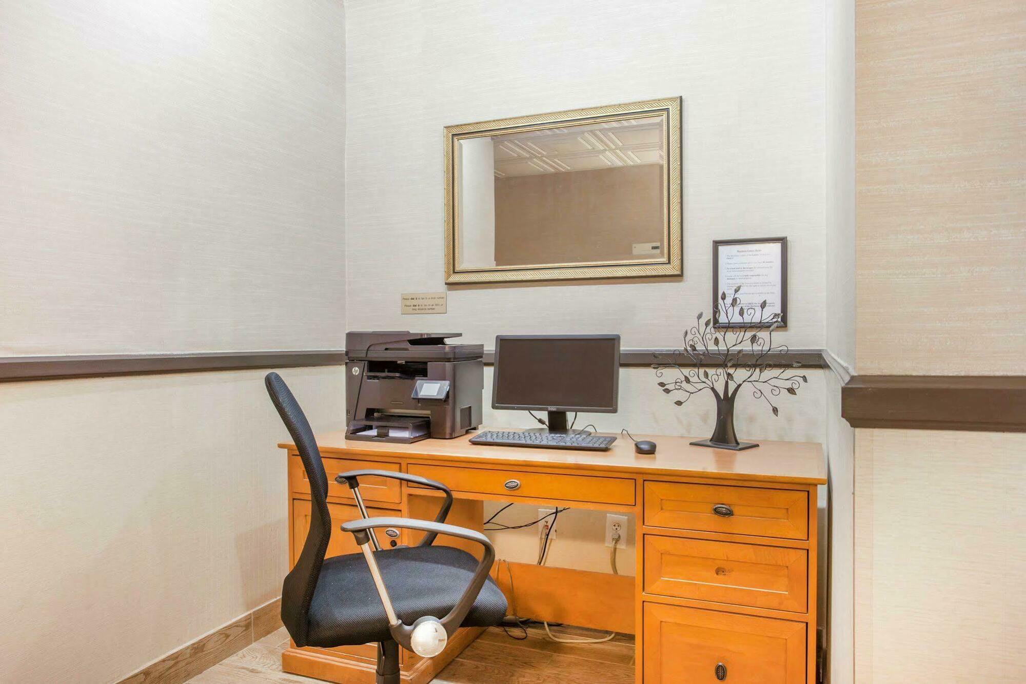 Comfort Suites Near Vancouver Mall Dış mekan fotoğraf